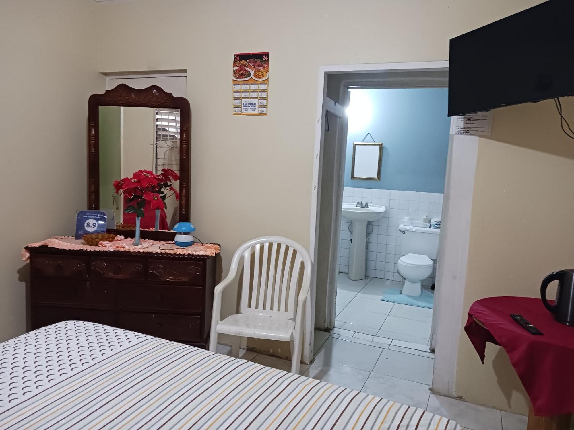 Tina'S Guest House Ocho Rios Exterior foto