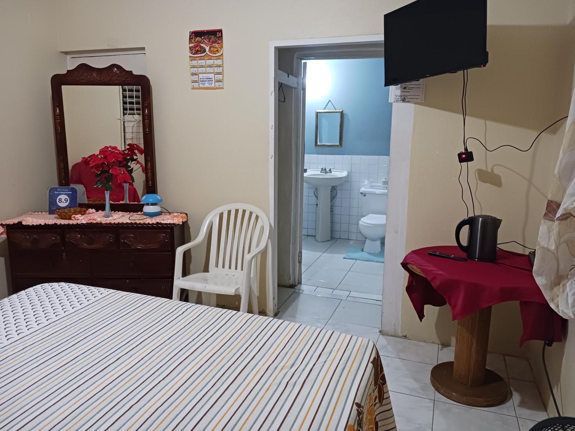 Tina'S Guest House Ocho Rios Exterior foto