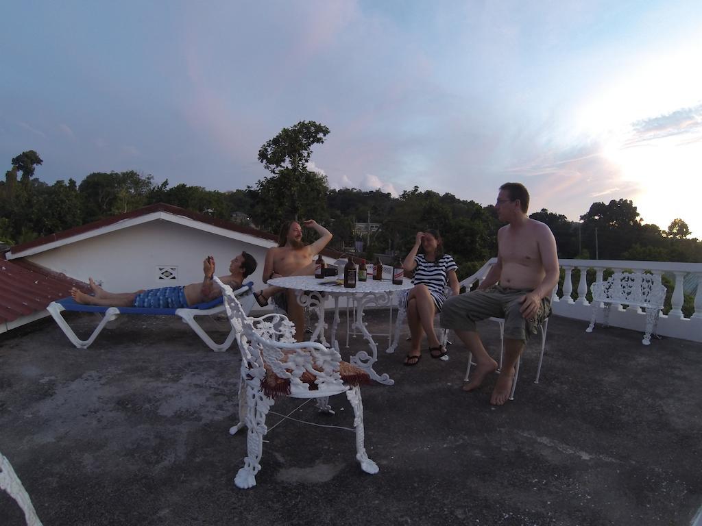 Tina'S Guest House Ocho Rios Exterior foto